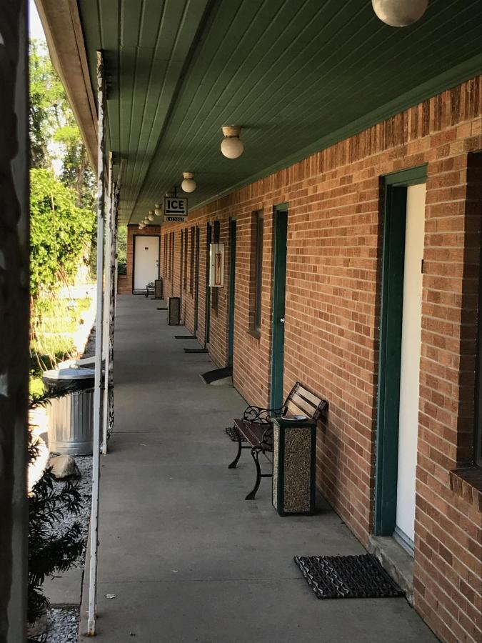 The Evergreen Motel In Kansas Pratt Exterior foto